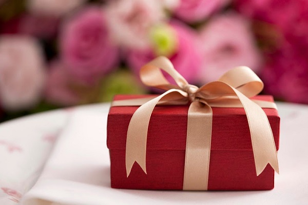 Lý giải ý nghĩa giấc mơ thấy được tặng quà