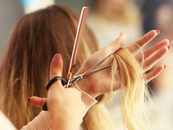 Giải mã ý nghĩa giấc mơ thấy cắt tóc là điềm báo gì Giải mã ý nghĩa giấc mơ thấy cắt tóc là điềm báo gì