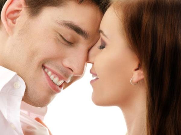 Nằm mơ thấy hôn người lạ đánh con gì may mắn dễ ăn