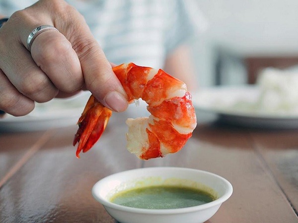 Mơ thấy ăn tôm đánh số mấy giàu to, là điềm tốt hay xấu?