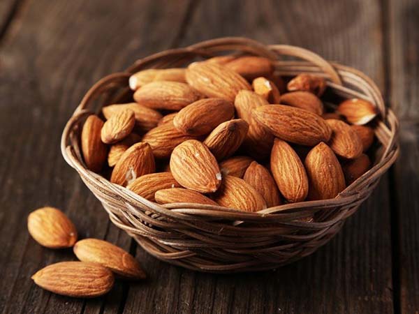 Nằm mơ thấy hạnh nhân đánh con gì may mắn