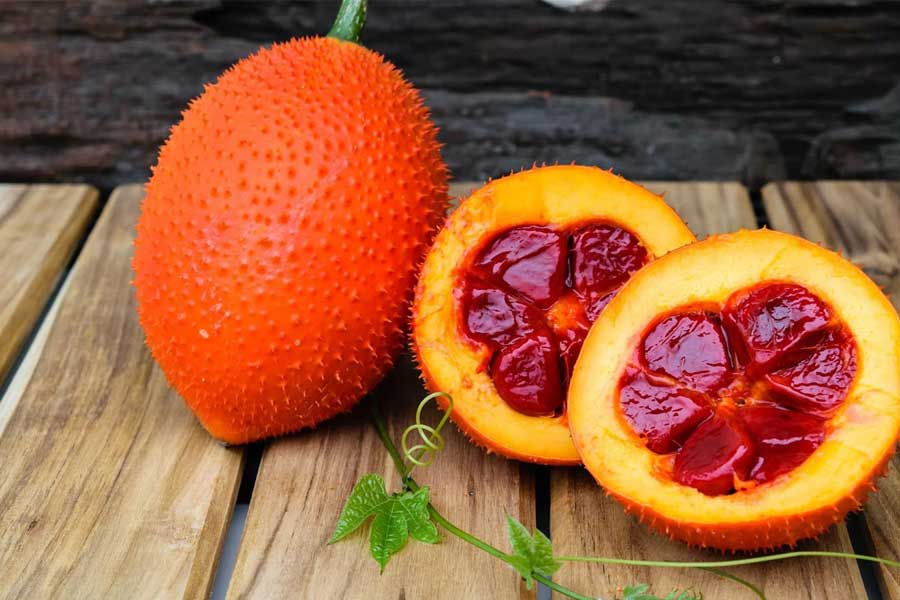 Nhìn thấy quả gấc màu đỏ