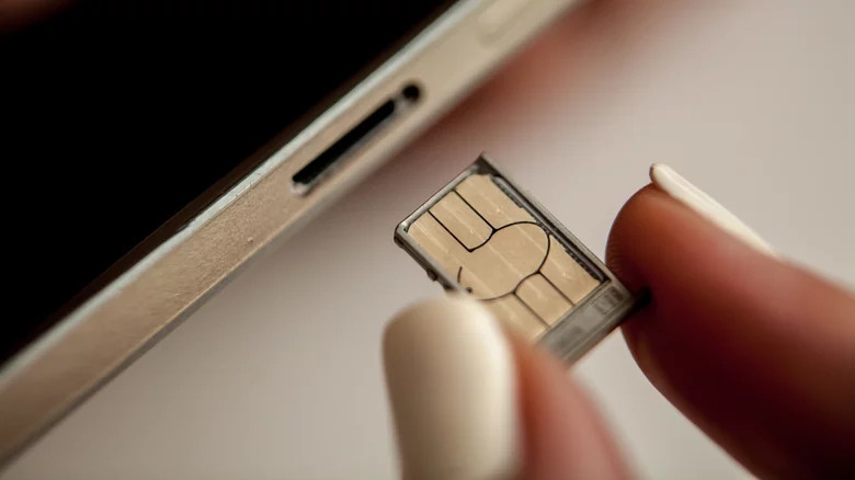 Nhìn thấy sim điện thoại điềm gì?