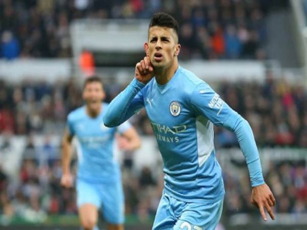 Hậu vệ cánh Joao Cancelo