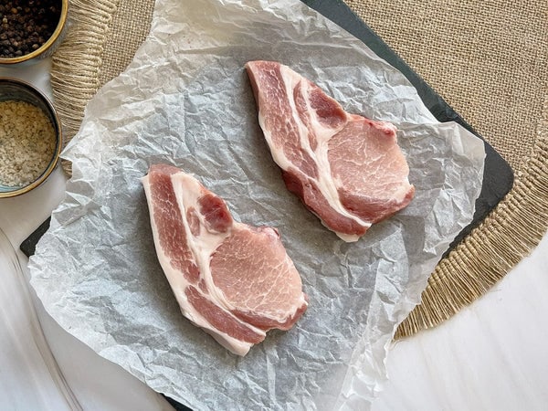 Giải mã nằm mơ thấy ăn thịt heo đánh số gì, có số mấy may mắn?