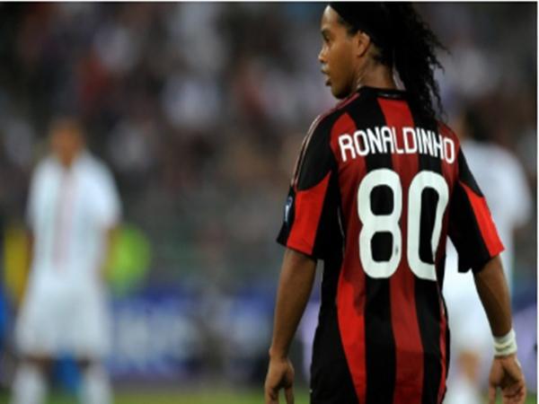 Số áo Ronaldinho tại AC Milan