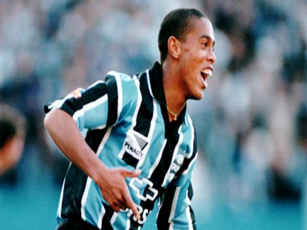 Hành trình số áo Ronaldinho qua từng CLB trong sự nghiệp