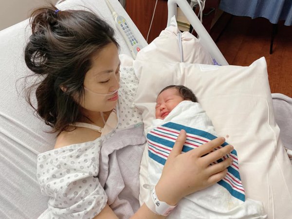 Nằm mơ thấy người khác sinh con là điềm gì, số nào đại cát?